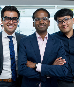 Karthish Manthiram poses with two graduate students.